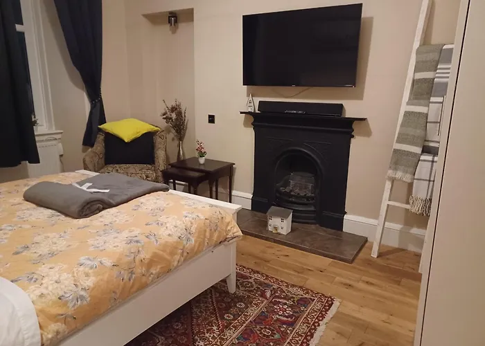 Murrayfield Spacious 2-Bedroom Apartment