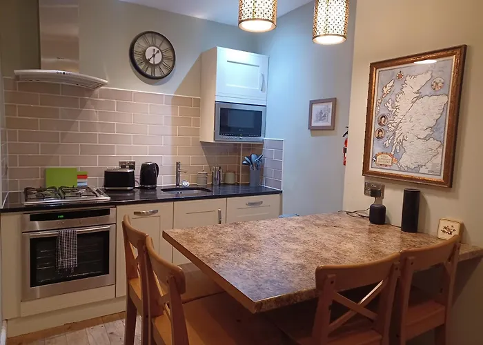 Murrayfield Spacious 2-Bedroom Apartment