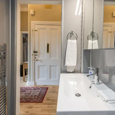 Murrayfield Spacious 2-Bedroom Apartment Edinburgh Exterior photo