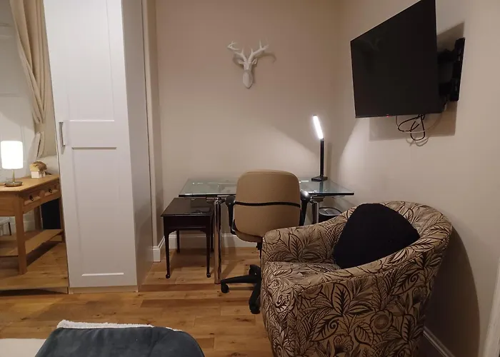 Murrayfield Spacious 2-Bedroom Apartment